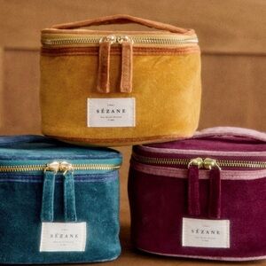 Sezane holiday limited vanity case in red